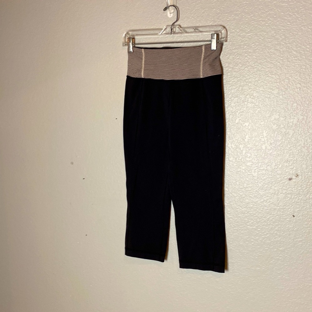 Lululemon Black /Black and tan waist Capri leggings with slit on the calf Size 4